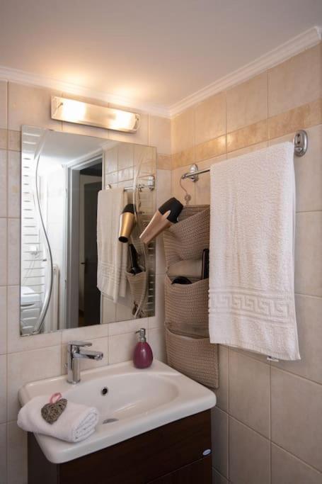 Lovely,Central, Spacious 2-Bedrooms Apartment El Pireo Exterior foto