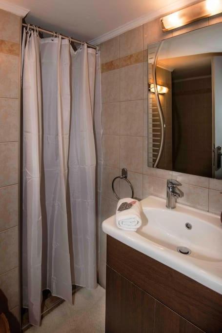 Lovely,Central, Spacious 2-Bedrooms Apartment El Pireo Exterior foto