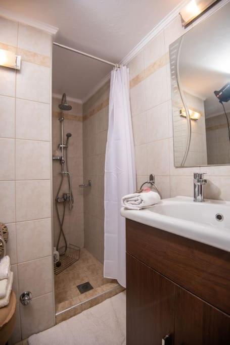 Lovely,Central, Spacious 2-Bedrooms Apartment El Pireo Exterior foto